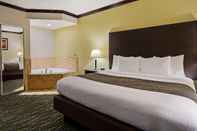 Kolam Renang Best Western Asheville -Blue Ridge Parkway