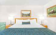 Kamar Tidur 6 Days Inn by Wyndham West Jefferson