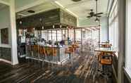 Bar, Cafe and Lounge 3 Charleston Harbor Resort & Marina