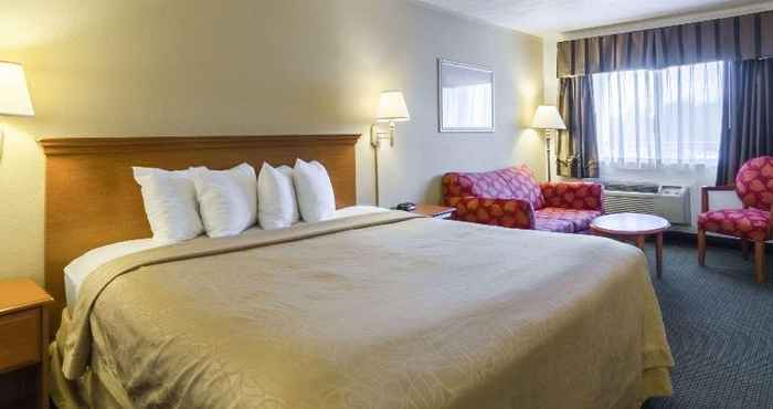Bedroom SureStay Hotel by Best Western Summersville