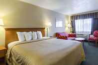 Bedroom SureStay Hotel by Best Western Summersville