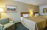 Bedroom 2 SureStay Hotel by Best Western Summersville