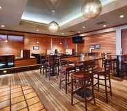 Bar, Kafe, dan Lounge 7 Jasper Inn & Suites