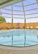 SWIMMING_POOL Best Western Royal Brock Hotel & Conference Centre