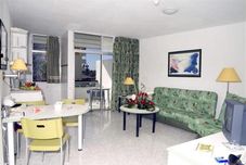 Common Space Corona Blanca