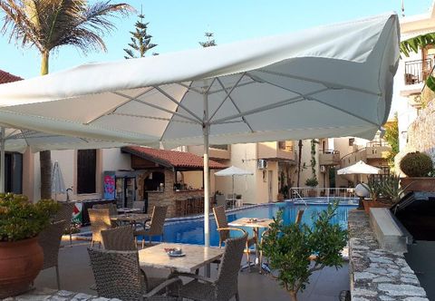 スイミングプール Lola Apartments