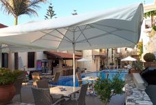 スイミングプール Lola Apartments