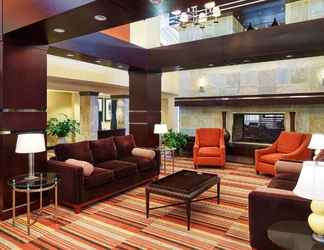 Lobi 2 Sheraton Roanoke Hotel & Conference Center