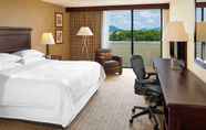 Bedroom 6 Sheraton Roanoke Hotel & Conference Center