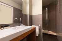 In-room Bathroom Aspasios 42 Rambla Catalunya Suites