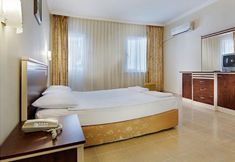 Bilik Tidur 7 Larissa Beach Club Side