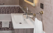 In-room Bathroom 2 Ezdan Residences West Bay