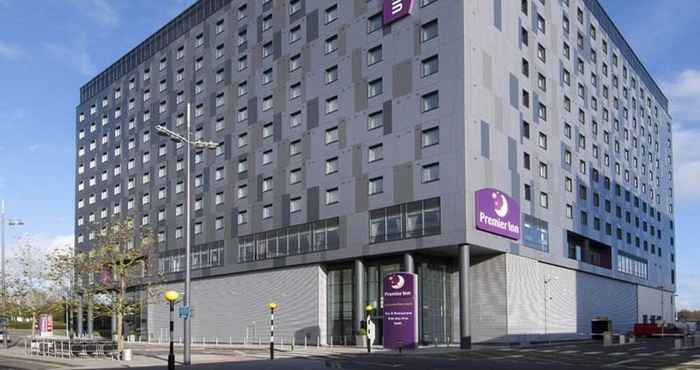 Exterior Premier Inn London Gatwick Airport