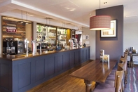 Bar, Kafe, dan Lounge Premier Inn London Gatwick Airport