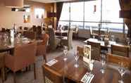 Restaurant 4 Premier Inn London Gatwick Airport