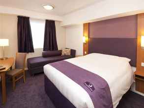 Bedroom 4 Premier Inn London Gatwick Airport