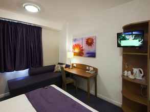 Bedroom 4 Premier Inn London Stansted Airport