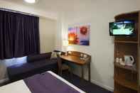 Bedroom Premier Inn London Stansted Airport