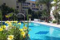 สระว่ายน้ำ Tasiana Hotel Apts