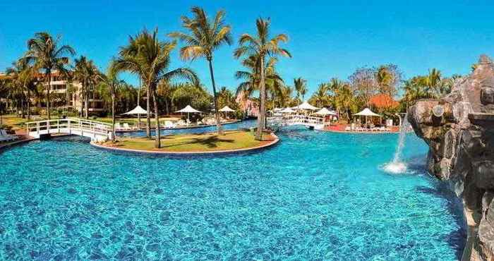 Kolam Renang Capricorn Resort Golf