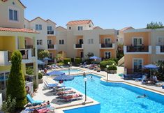 Kolam Renang 2 Sunset Suites