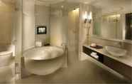 Toilet Kamar 7 White Swan Hotel Changsha