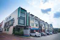 Exterior Putra One Avenue Hotel