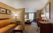 Bedroom 5 Comfort Suites Jonesboro University Area