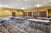 Functional Hall Comfort Suites Jonesboro University Area