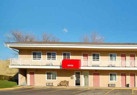 Exterior Rodeway Inn West Dodge