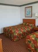 BEDROOM Econo Lodge Oceanfront Virginia Beach