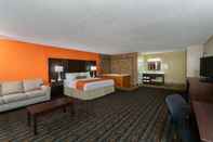 Bedroom Howard Johnson by Wyndham Pigeon Forge