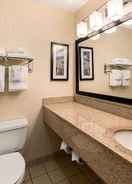 BATHROOM Quality Inn & Suites University Fort Collins