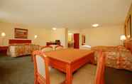Bedroom 2 Econo lodge Inn & Suites Kearney