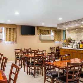 コンフォートイン ブルックリン 1, アウルズ・ヘッドホテル