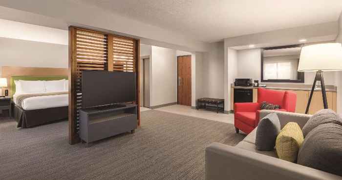 Bedroom Country Inn & Suites by Radisson Erie