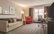 Common Space 4 Country Inn & Suites by Radisson Erie