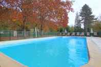 Swimming Pool Le Manoir des Deux Amants