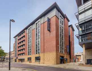 Exterior 2 Travelodge Sheffield Central