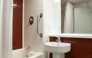 In-room Bathroom 6 Travelodge Birmingham Central Bull Ring