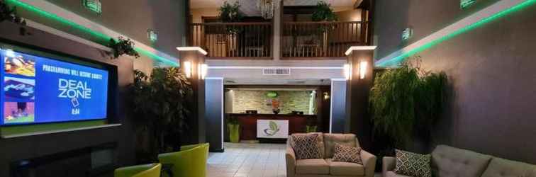 Lobby Wingate by Wyndham Lake George