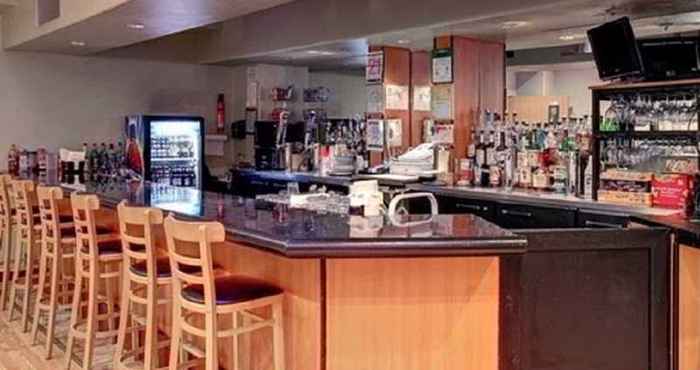 Bar, Cafe and Lounge Comfort Inn & Suites Oakland