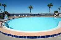 Kolam Renang Quality Inn&Suites On The Bay Near Pensacola Beach