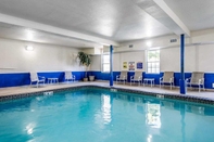 Swimming Pool Quality Inn Kearney - Liberty