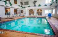 Swimming Pool 4 Quality Inn & Suites