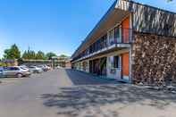 Bangunan Econo Lodge Inn & Suites Hillsboro - Portland West