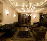 Lobby 2 Dellas Boutique Hotel