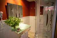 In-room Bathroom Soho Boutique Atalia