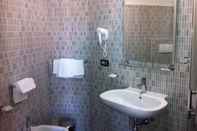 In-room Bathroom Hotel Milano Navigli