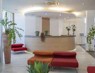 Lobby 2 Hotel Remilia Ex Ramada Emilia